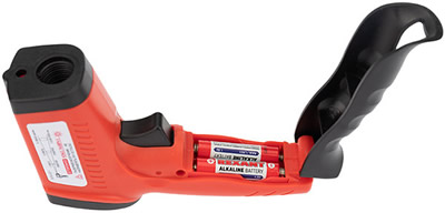 пирометр R-400 Rexant - установка батареек