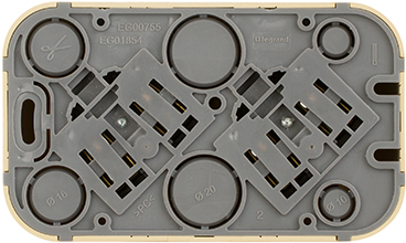 розетка 2-местная Legrand 782293 Quteo с з/к дерево - вид с тыльной стороны