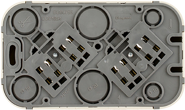 розетка 2-местная Legrand 782261 Quteo слоновая кость - вид с тыльной стороны