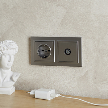 рамка 2-постовая IEK РУ-2-БрС Brite - пример установки