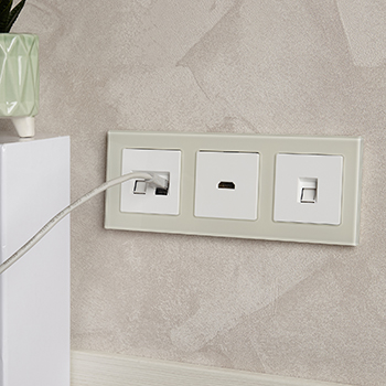 рамка 3-постовая IEK РУ-3-2-БрВа Brite - пример установки