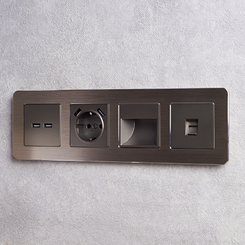 рамка 4-постовая IEK РУ-4-1-Бр металл шампань RE AL Brite - пример установки