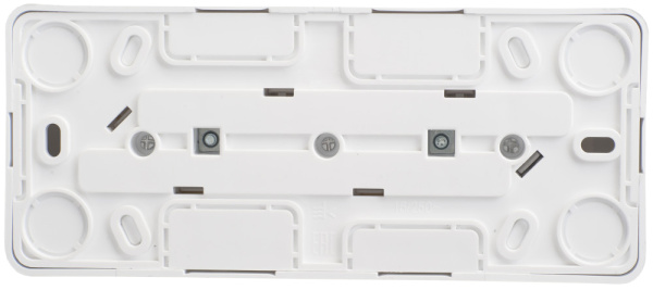 купить Этюд белый розетка открытая 3-мест заземление шторки IP20  в Йошкар-Оле Этюд белый розетка открытая 3-мест заземление шторки IP20